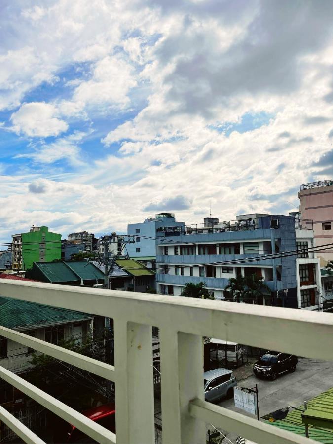 Airo Suites Makati Pasay Exterior foto