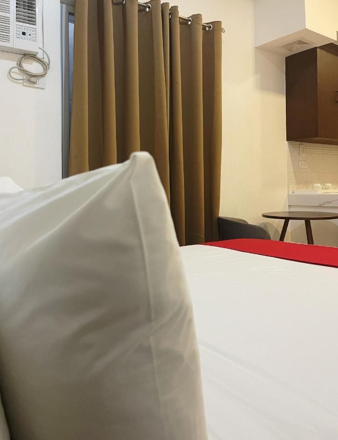 Airo Suites Makati Pasay Exterior foto